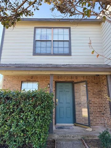 $285,000 | 700 West Collins Street | Denton