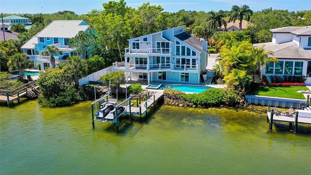 $3,000,000 | 5422 Siesta Cove Drive | Siesta Key