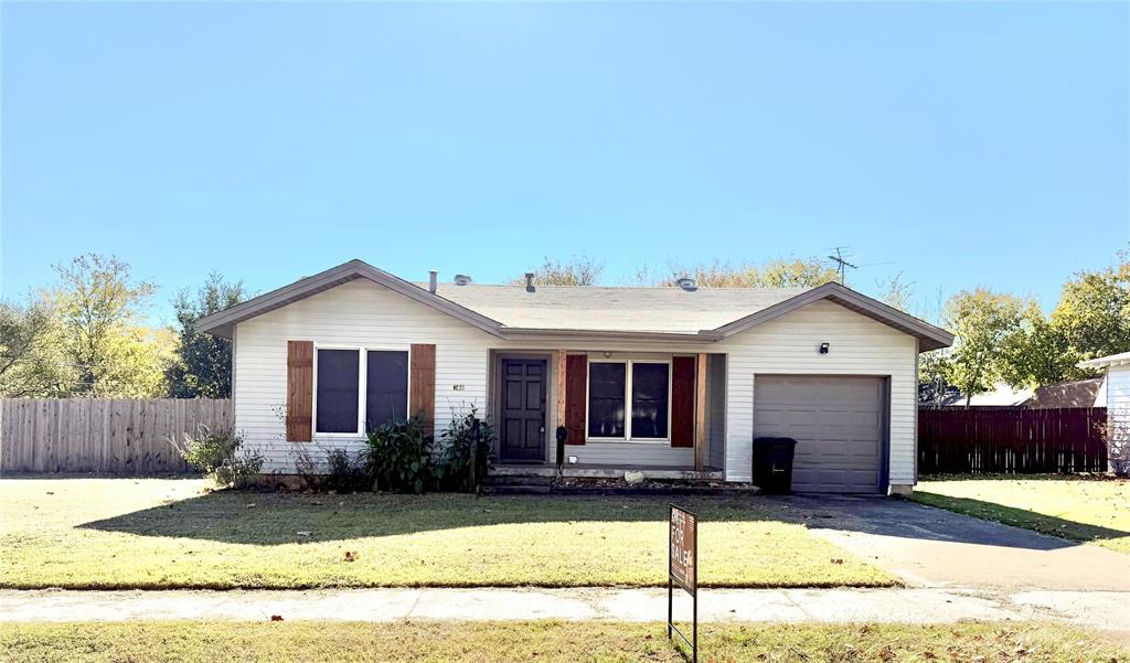 a front view of house with yard