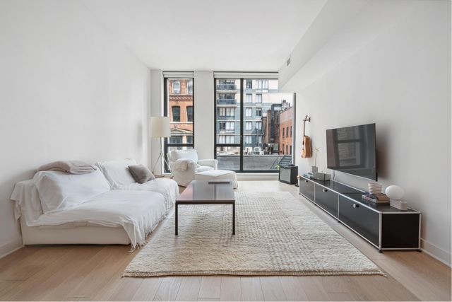 $1,475,000 | 160 East 22nd Street, Unit 4A | Gramercy