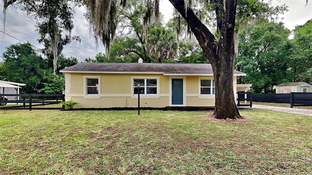 a view of a house with a yard