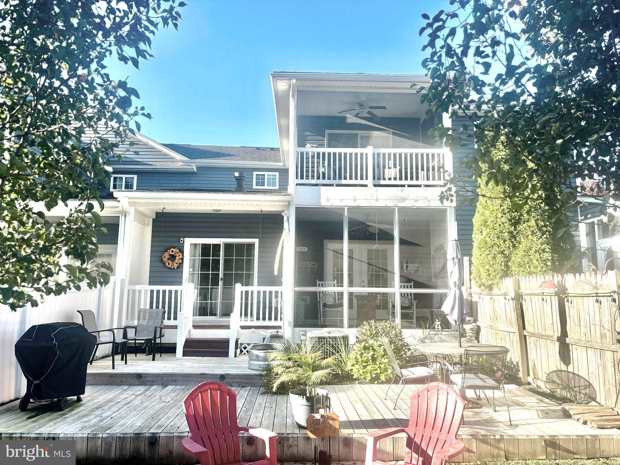 a view of house with outdoor seating space