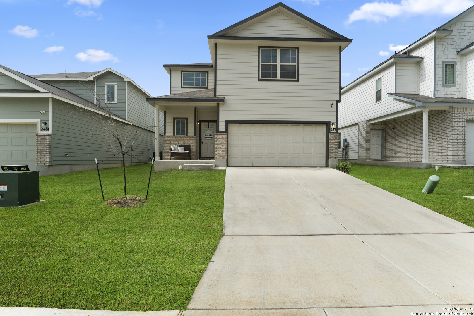 a view of a house with a yard