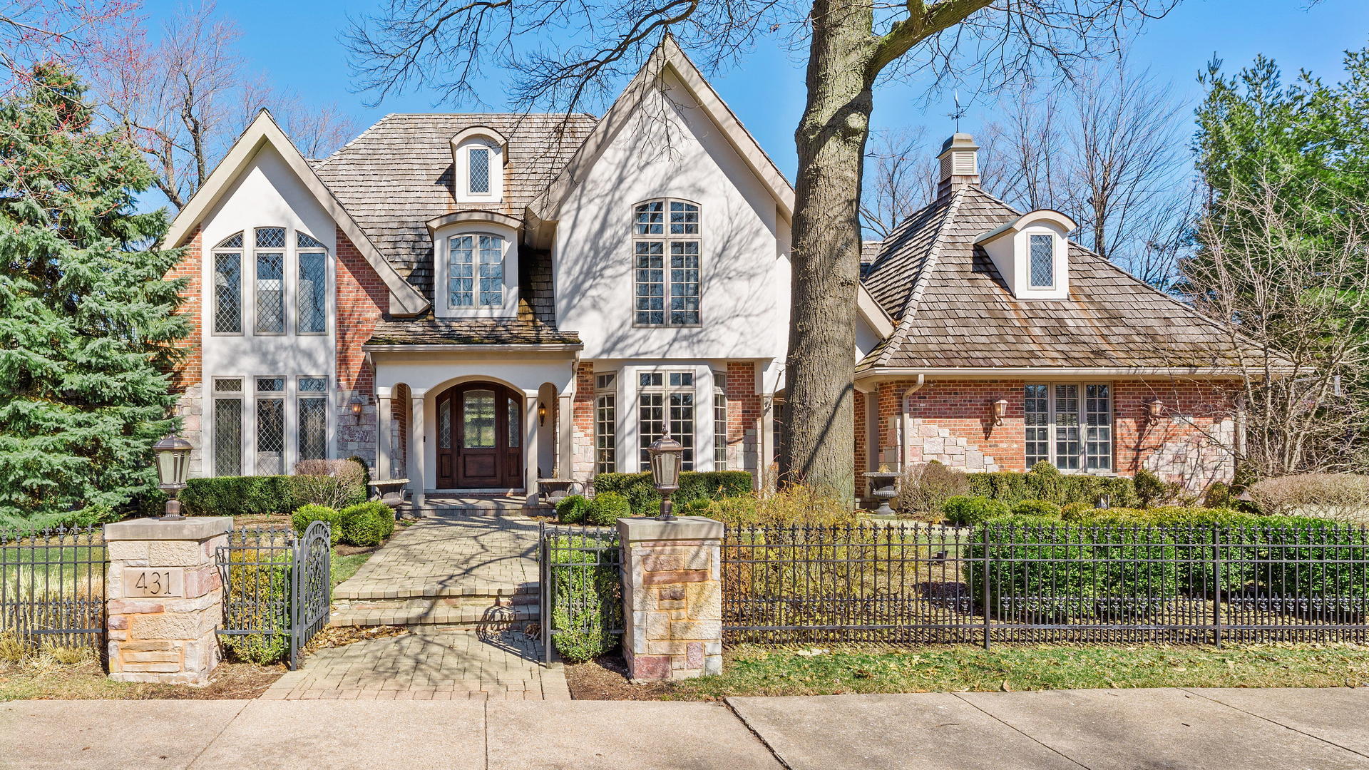 L-Shaped Kitchen Design Perfected - Hinsdale, IL