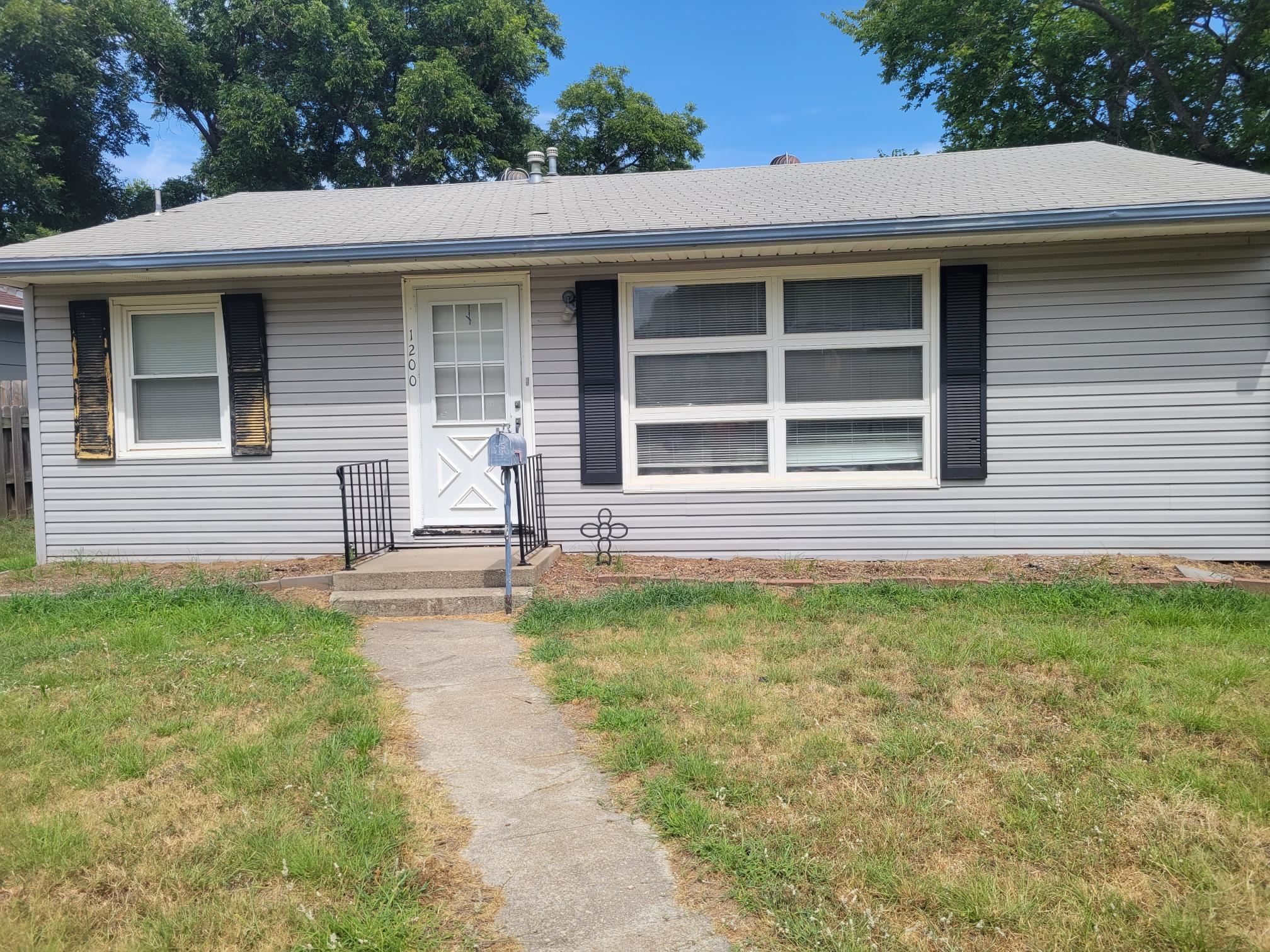 1200 North 8th Street, Arkansas City, KS 67005 | Compass