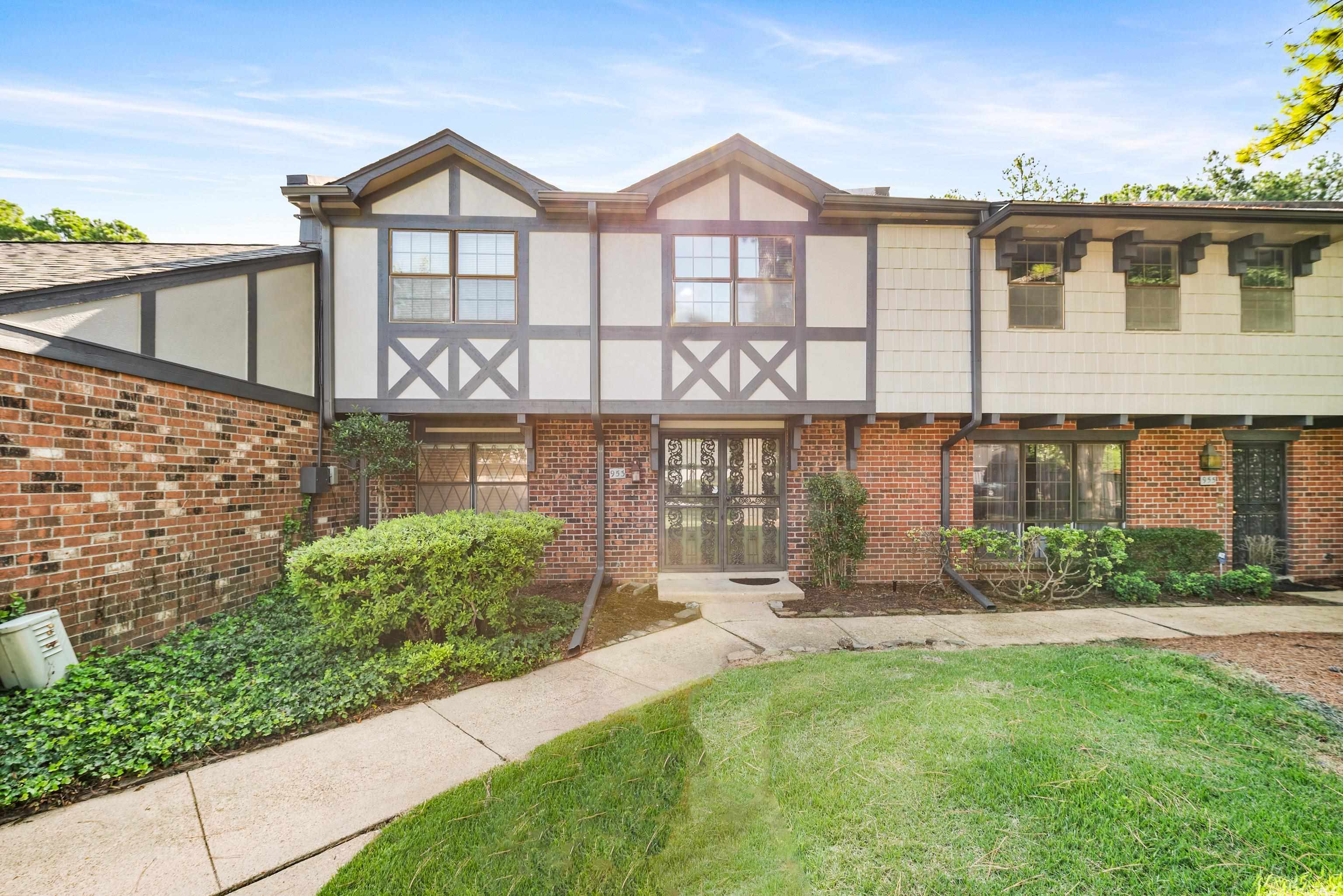 View of front of house with a front lawn