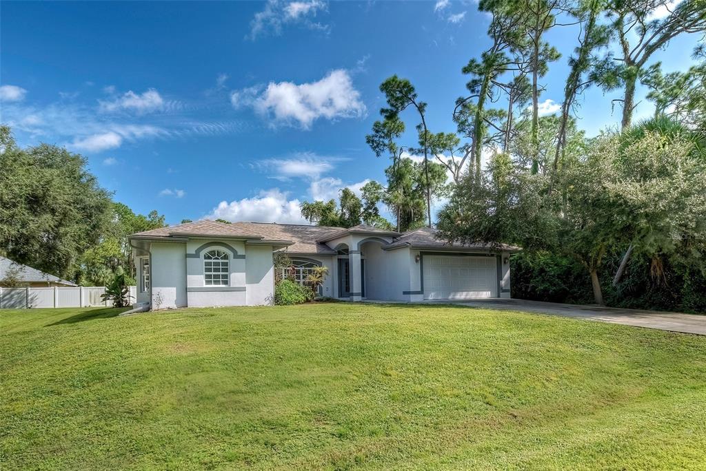 a view of a house with a yard