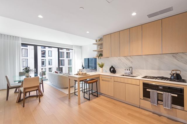 $1,395,000 | 500 West 45th Street, Unit 725 | Hell's Kitchen