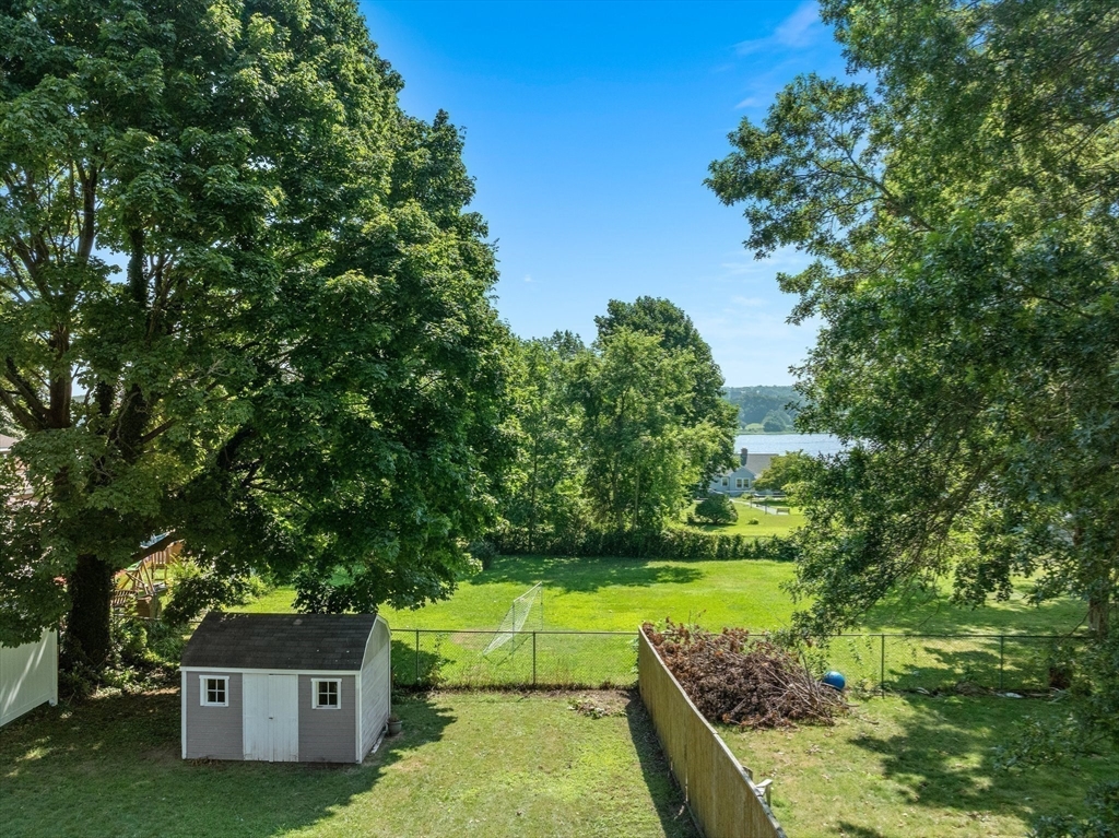 a view of house with a yard