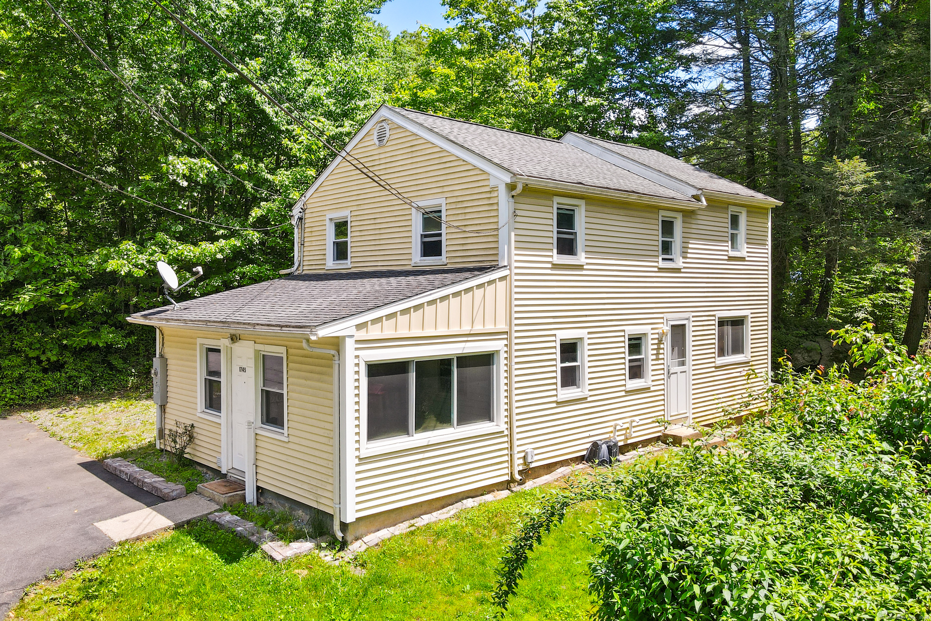 a view of a house with a yard