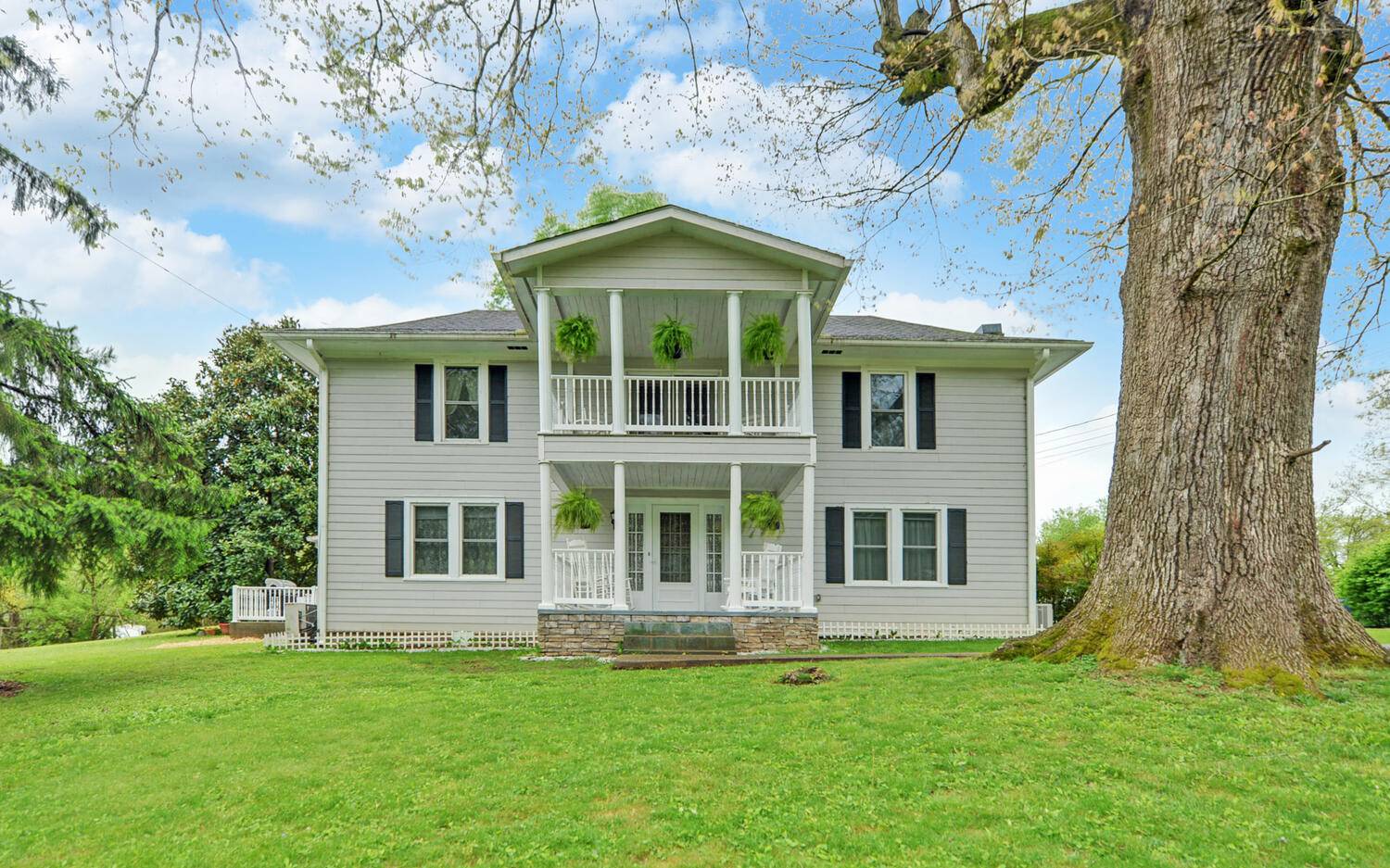 a view of a house with a yard