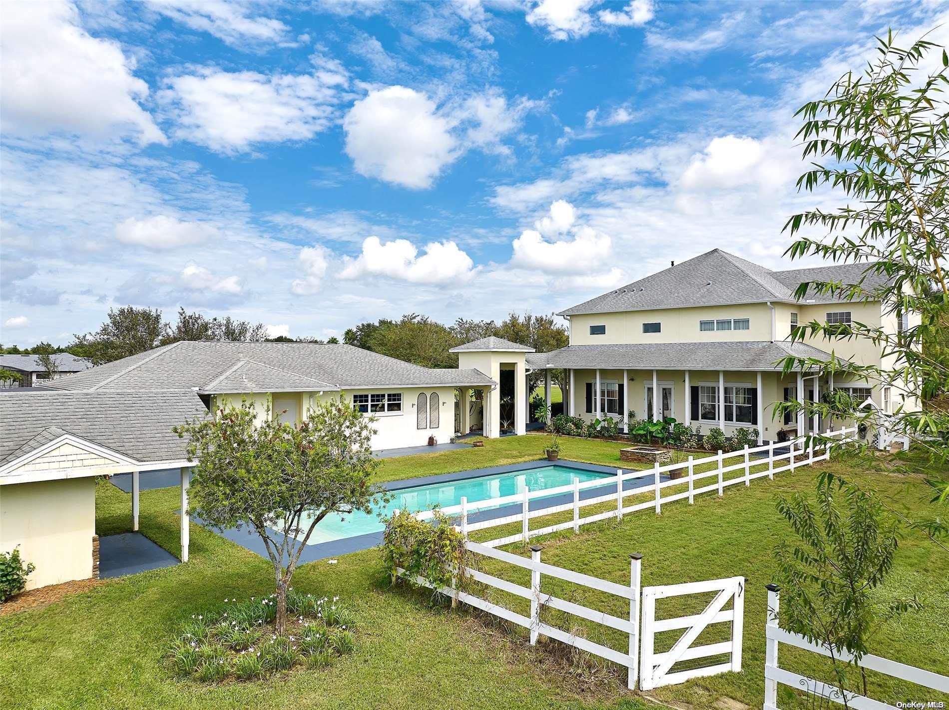 a view of a house with a backyard