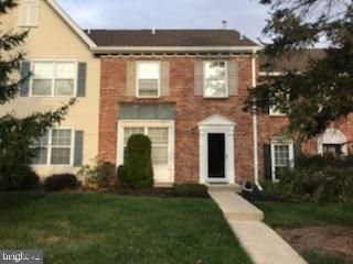 $2,400 | 38 Amberly Court | Franklin Park