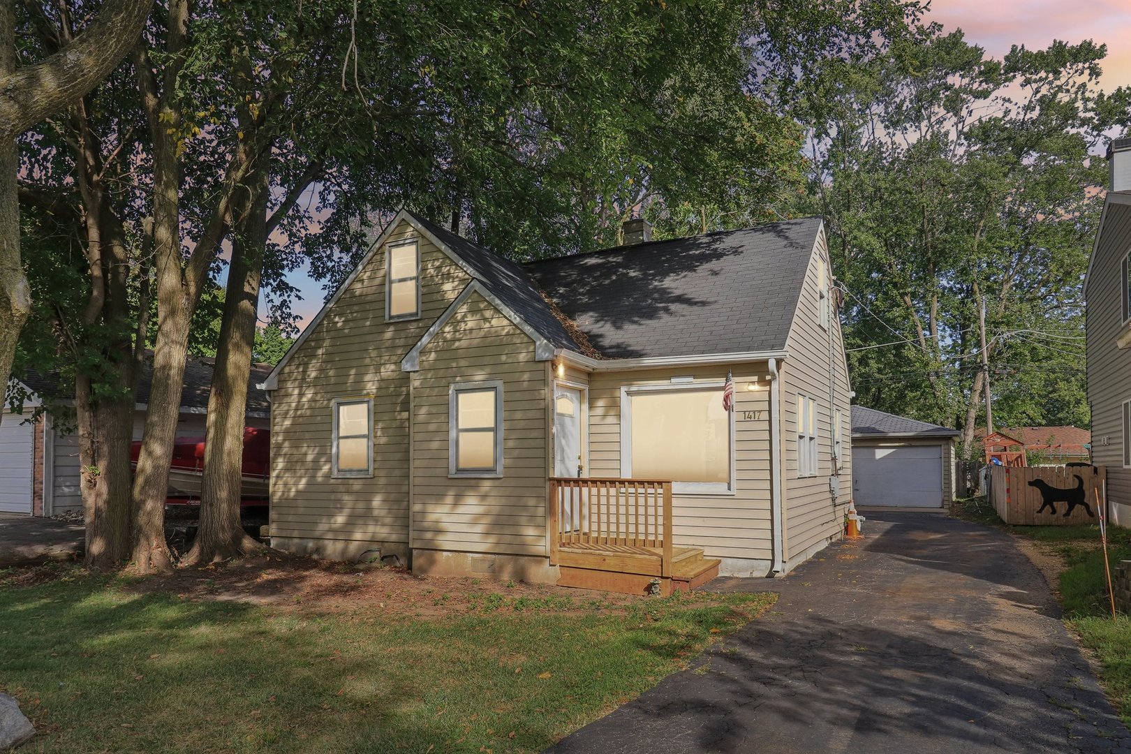 a view of a house with a yard