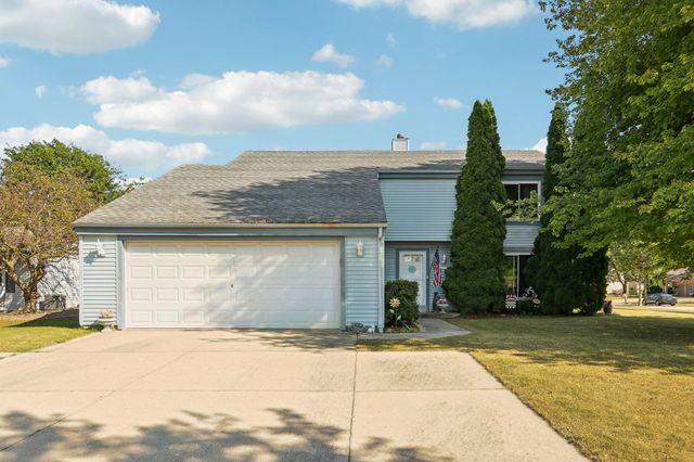 $375,500 | 8150 South Waring Drive | Oak Creek