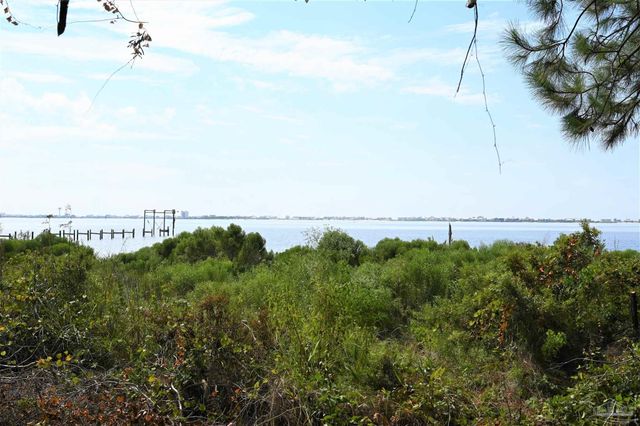 $429,000 | 1726 Villa Vizcaya Drive | Navarre