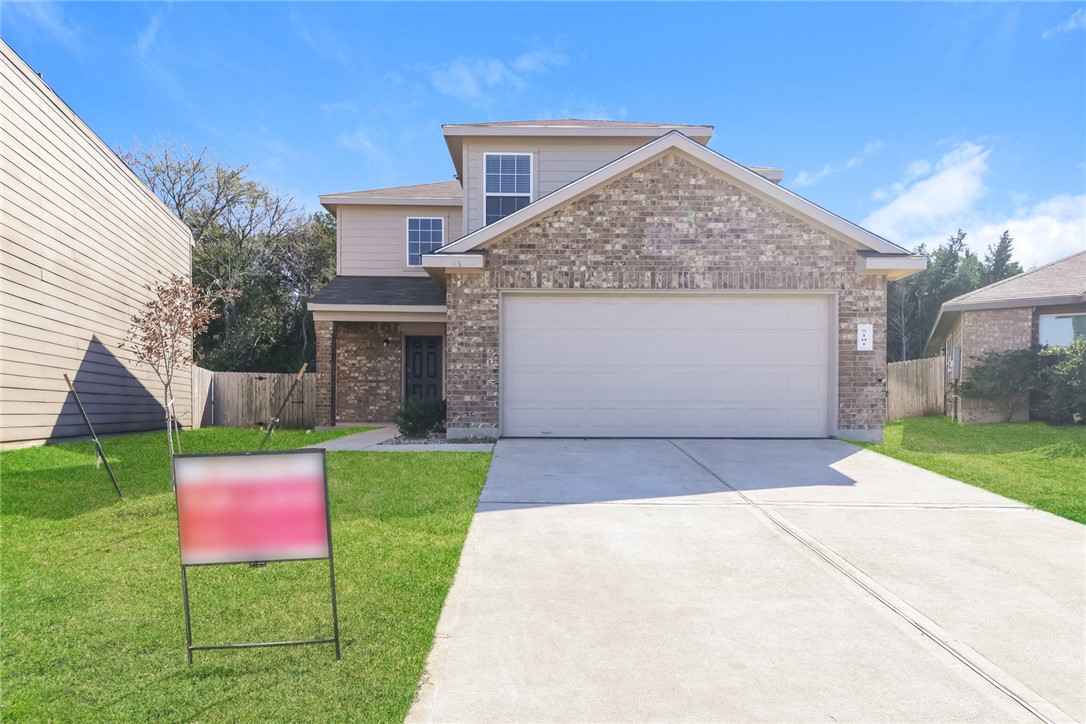 View of front facade featuring a front yard and a