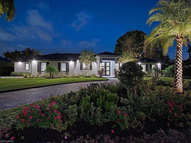 $3,995,000 | 2900 Crayton Road | Moorings