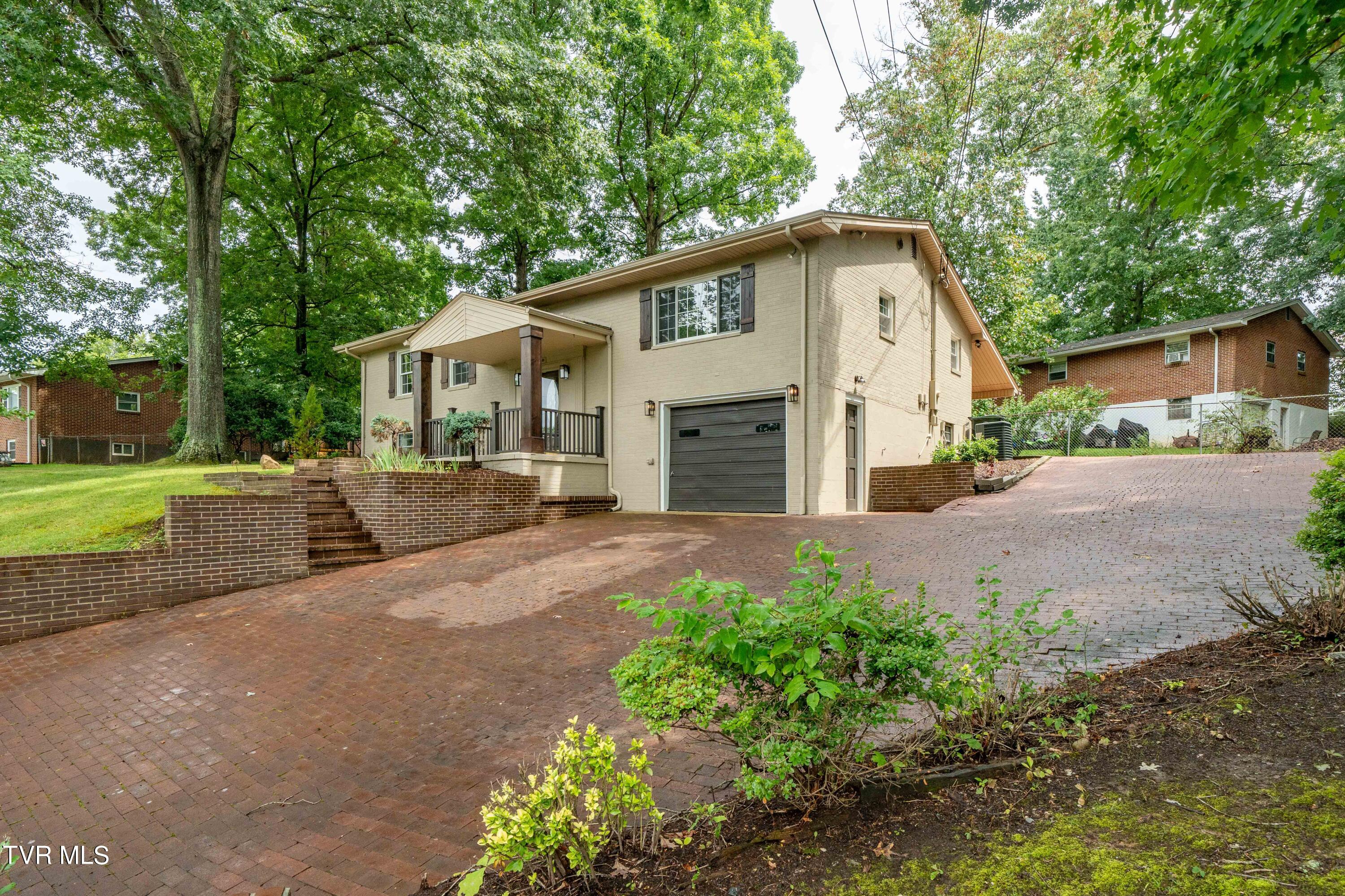 804 Liberty Dr (3 of 55)