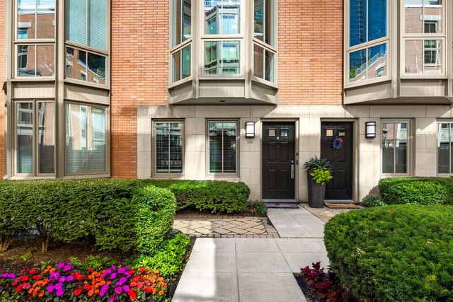 $1,075,000 | 430 East North Water Street, Unit E | Near North Side