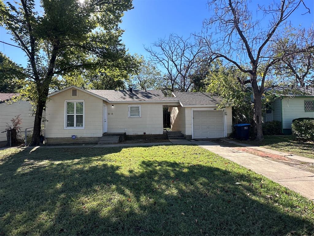 a backyard of a house with yard and tree