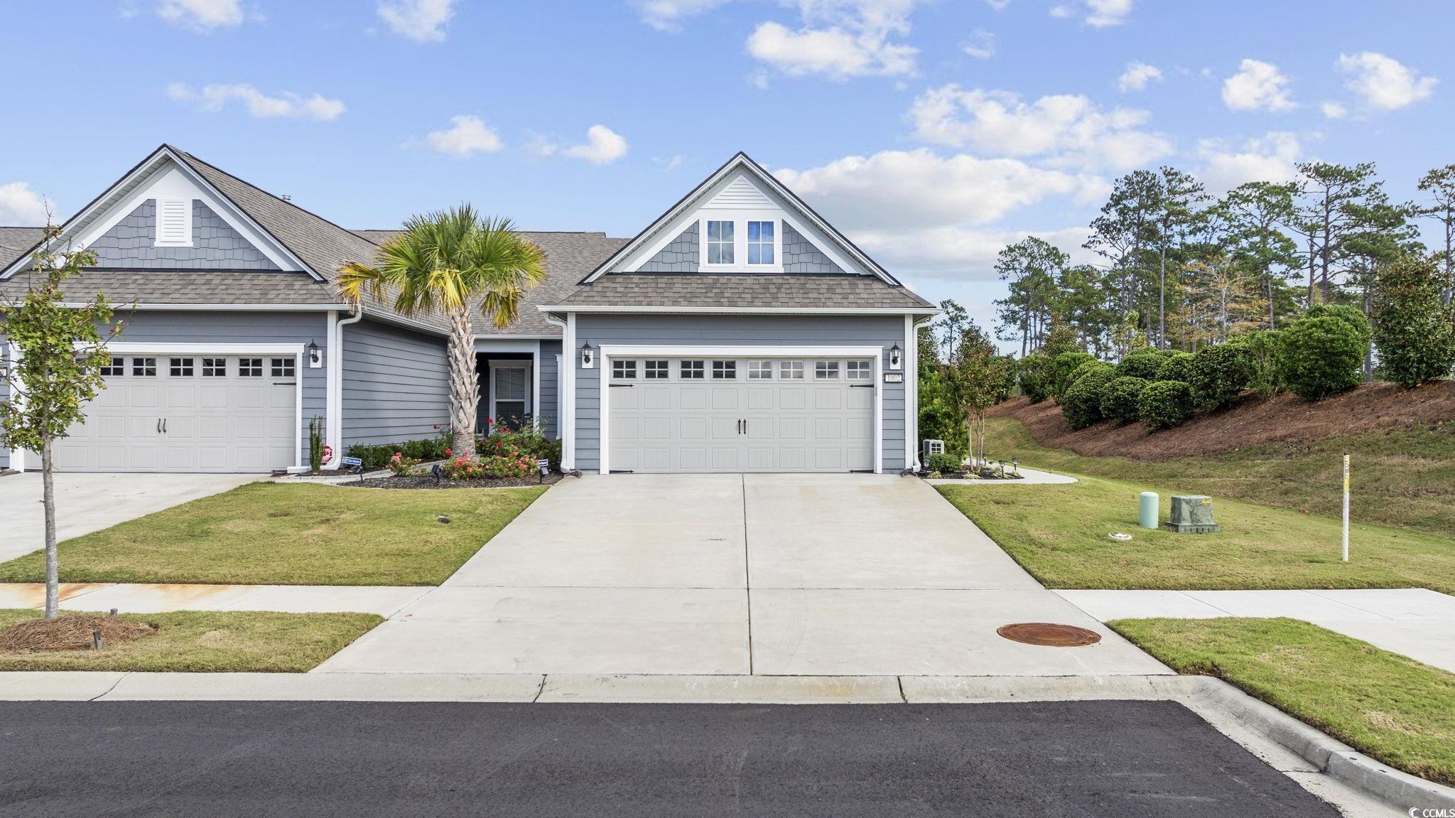 Craftsman house featuring a front yard and a garag