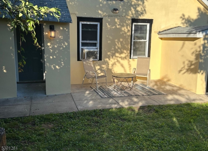 a view of backyard of the house