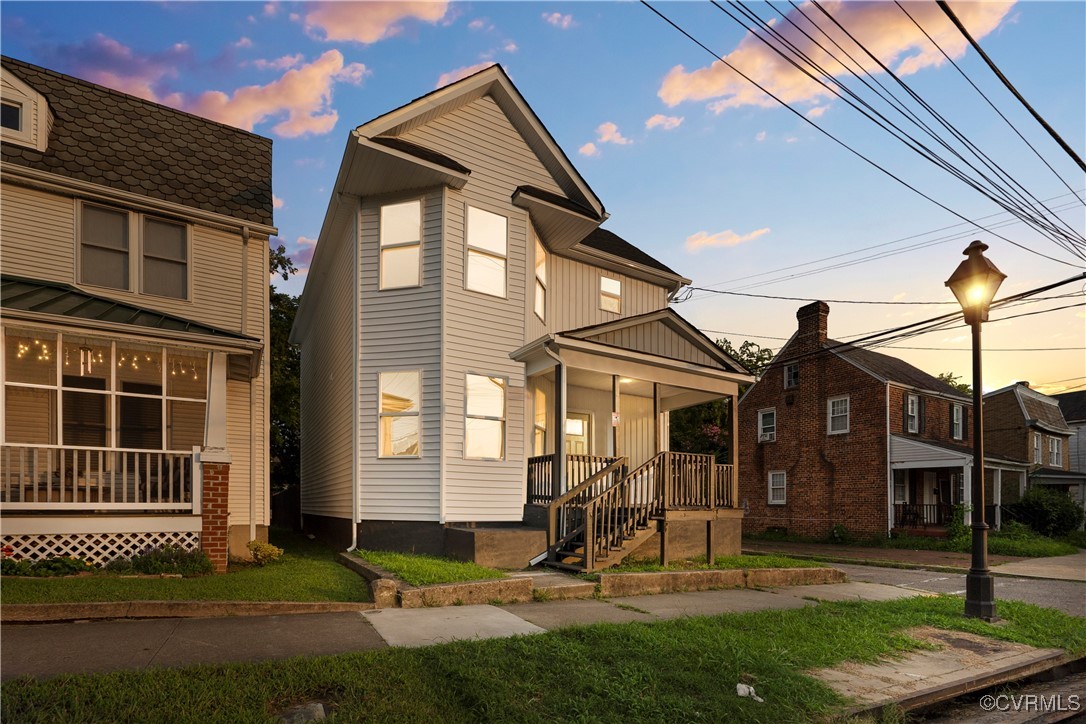 a view of house with a yard