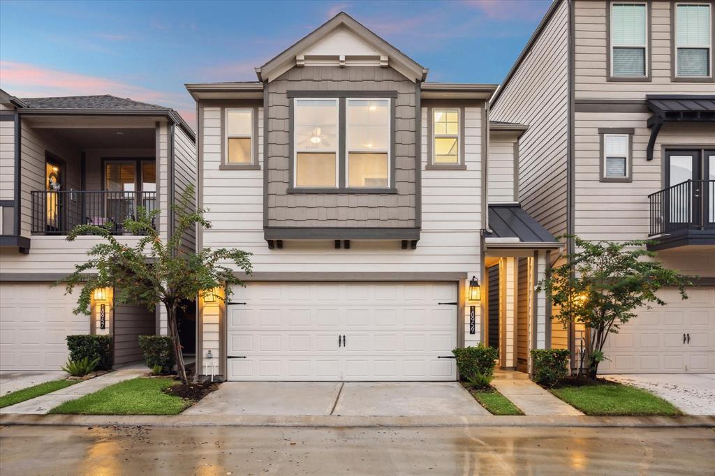 Welcome home to this lock and leave home in a gated community!