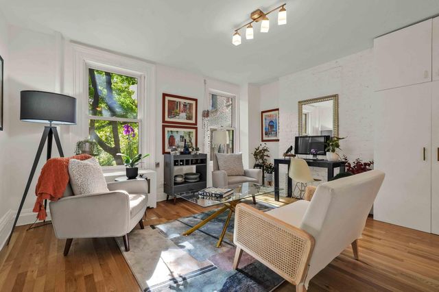 $630,000 | 340 West 11th Street, Unit 2WR | West Village