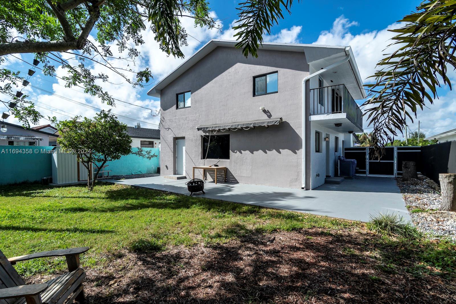 a view of a house with backyard and sitting area