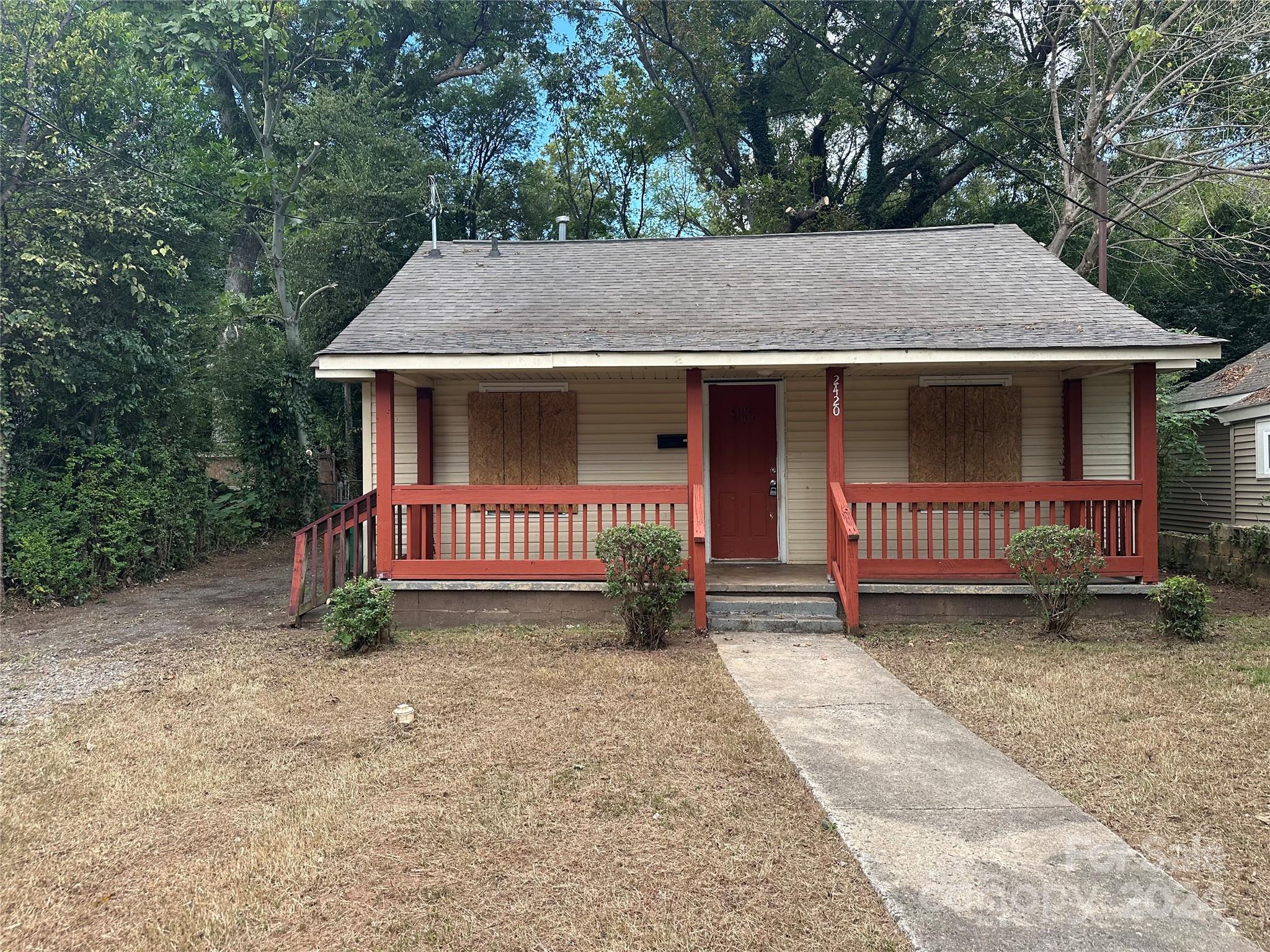 a view of a house with a yard