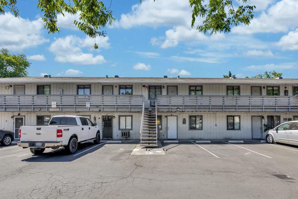 a view of a car park in front of house