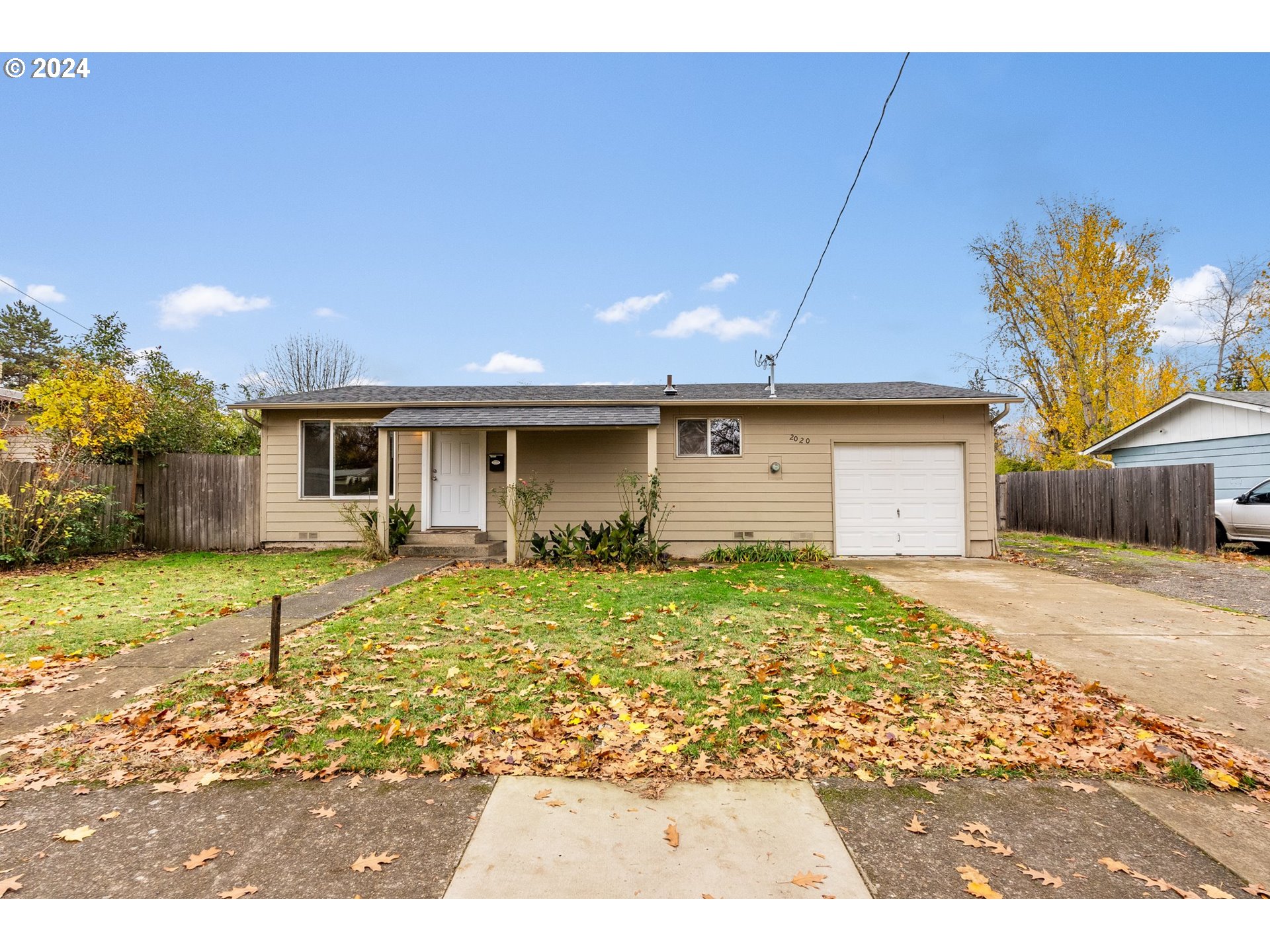 a view of a house with a yard