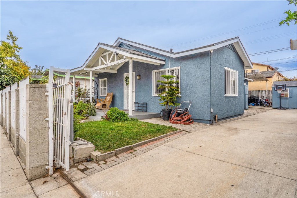 a view of a house with a small yard and plants