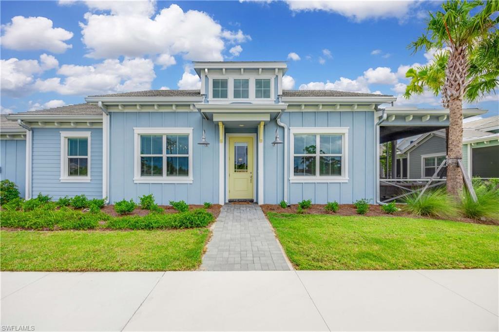 View of front of property featuring a front lawn