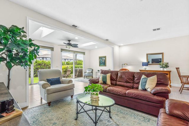 $584,750 | 6785 Via Regina | Boca del Mar