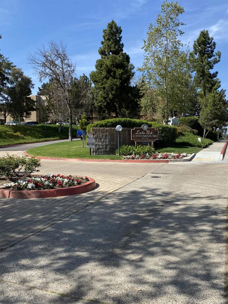 a view of a yard with an empty space