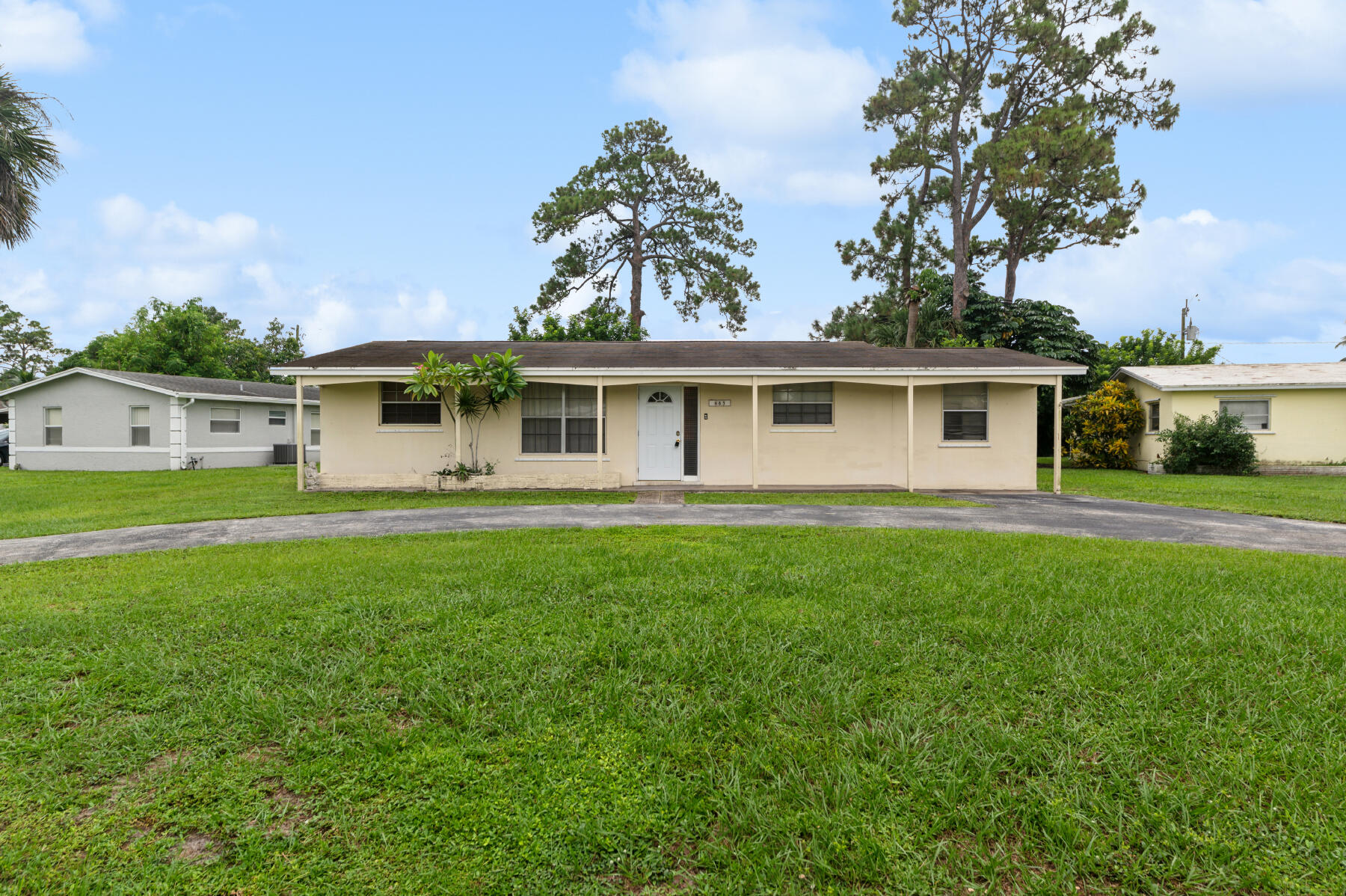 a view of an house with backyard space and garden