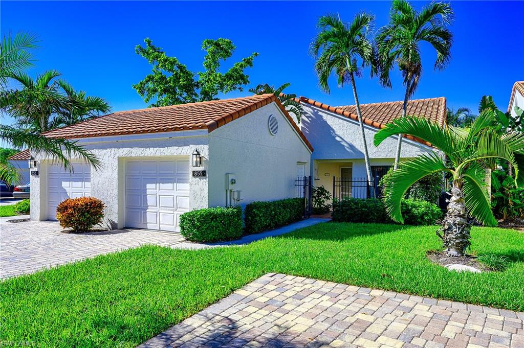 View of front facade with a front lawn and a garage