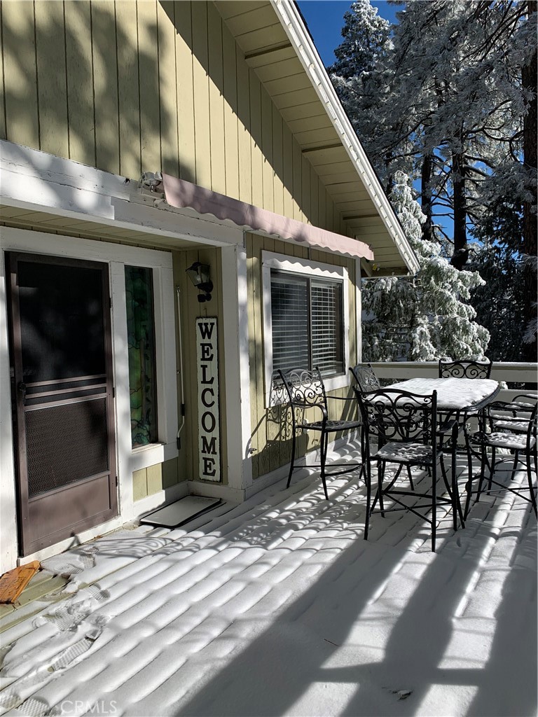 a view of a dinning table and chairs in the patio