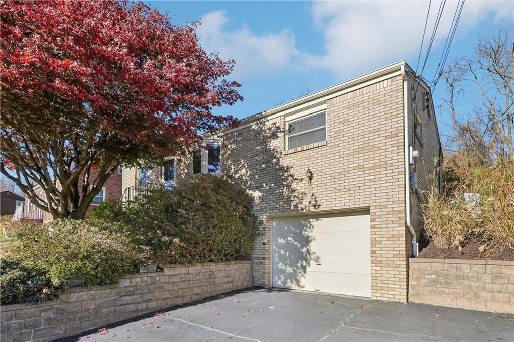 a view of a house with a tree