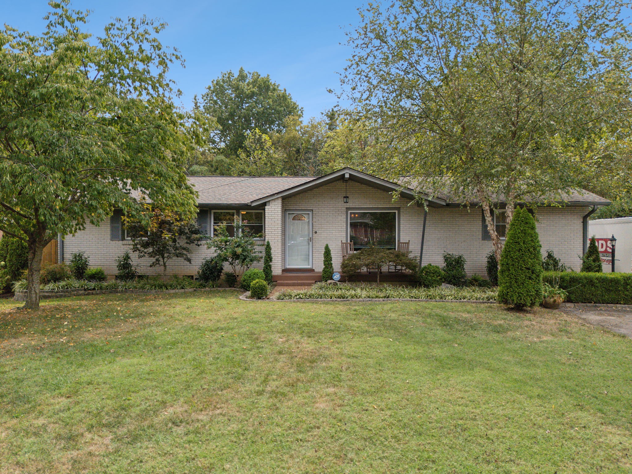 a view of a house with a yard