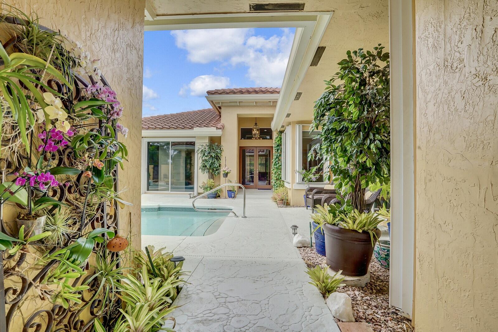 ENTRANCE/COURTYARD