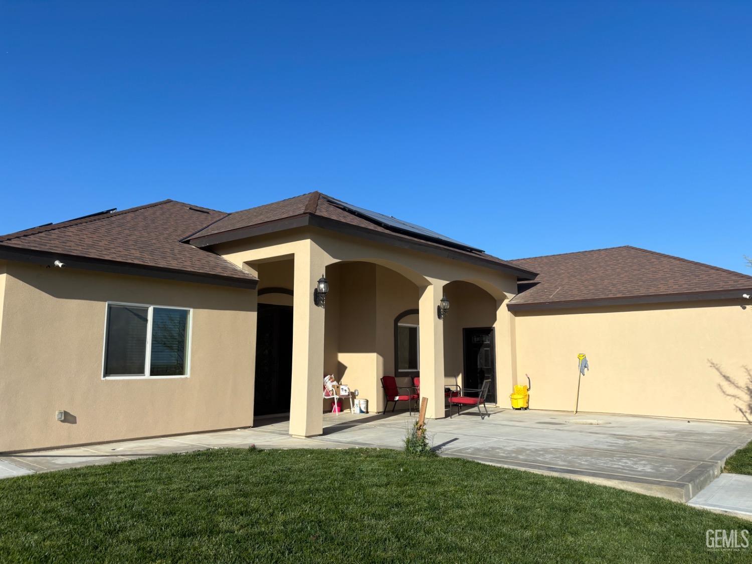 a view of a house with a yard