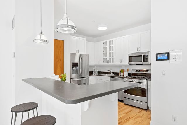 $1,729,000 | 675 Sackett Street, Unit 107 | Park Slope