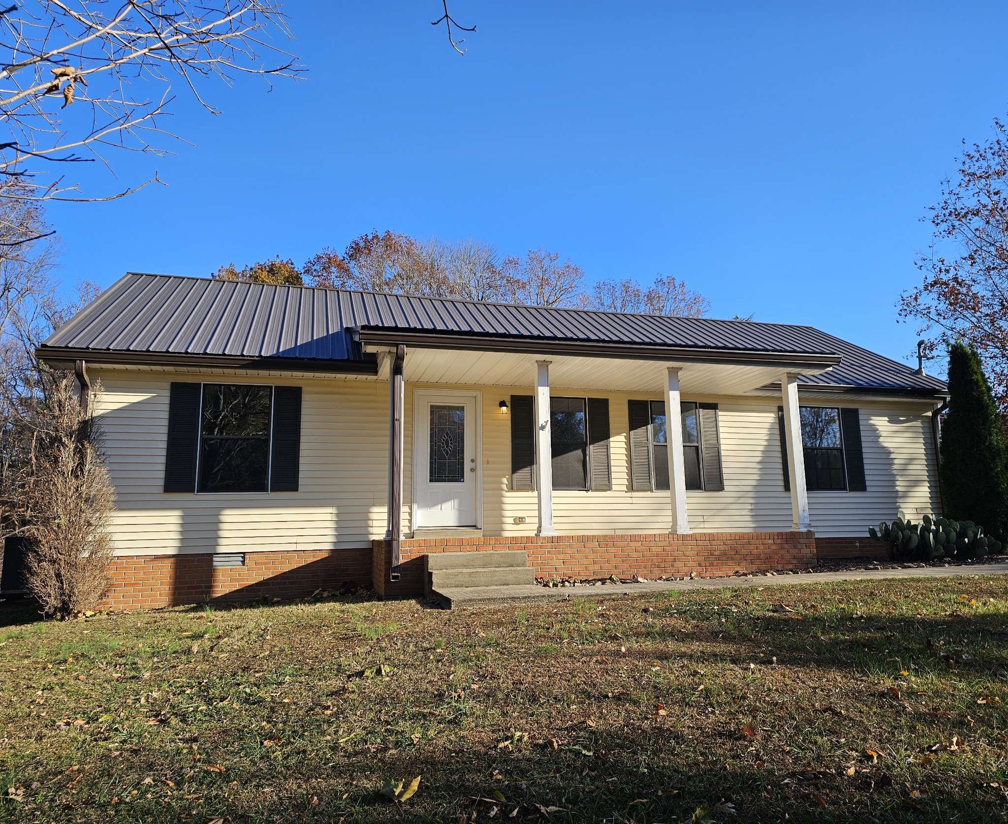 Three Bedroom/2 Bathroom Home with easy access to Nashville and Clarksville