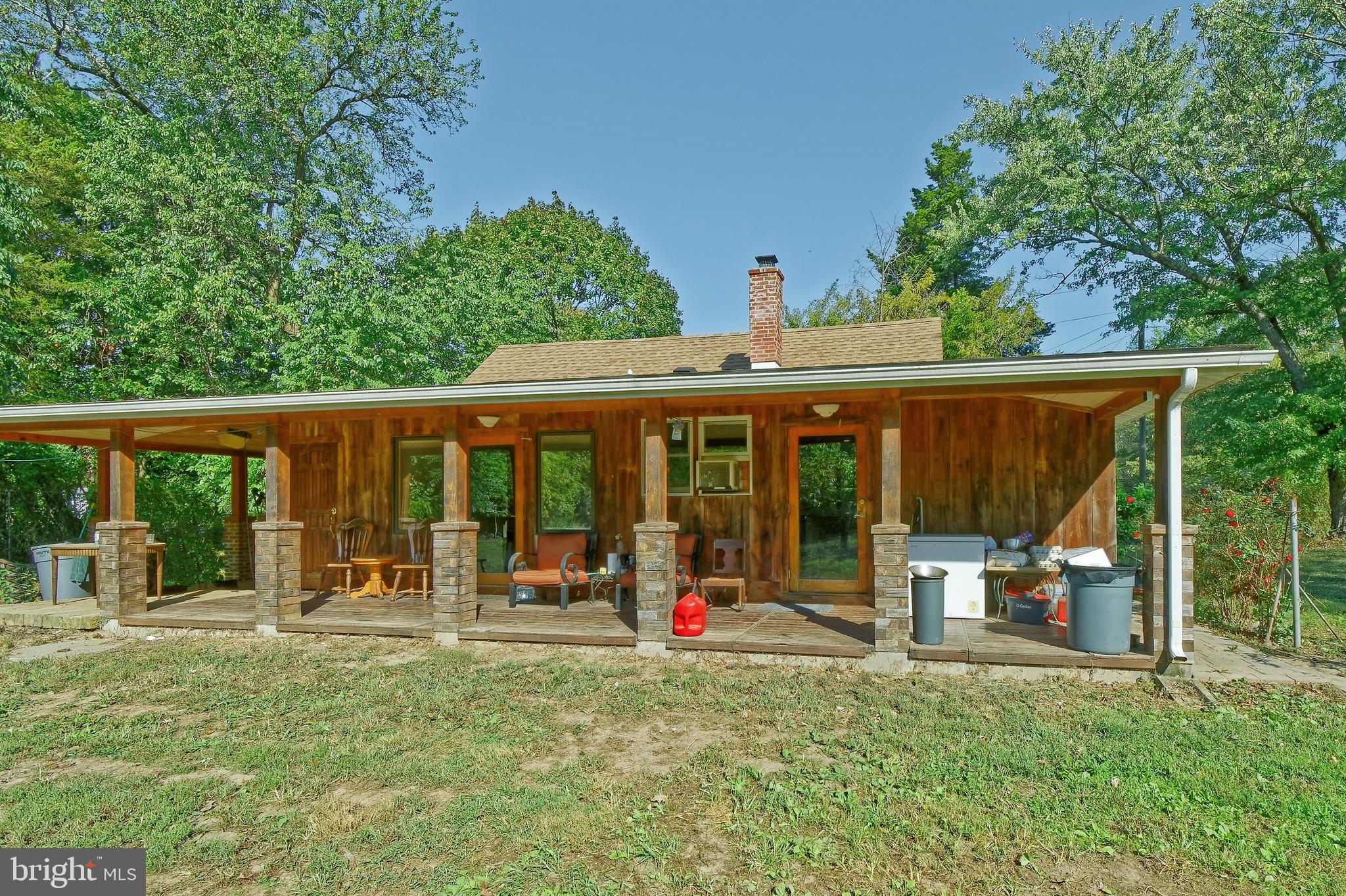 a view of outdoor space yard and porch