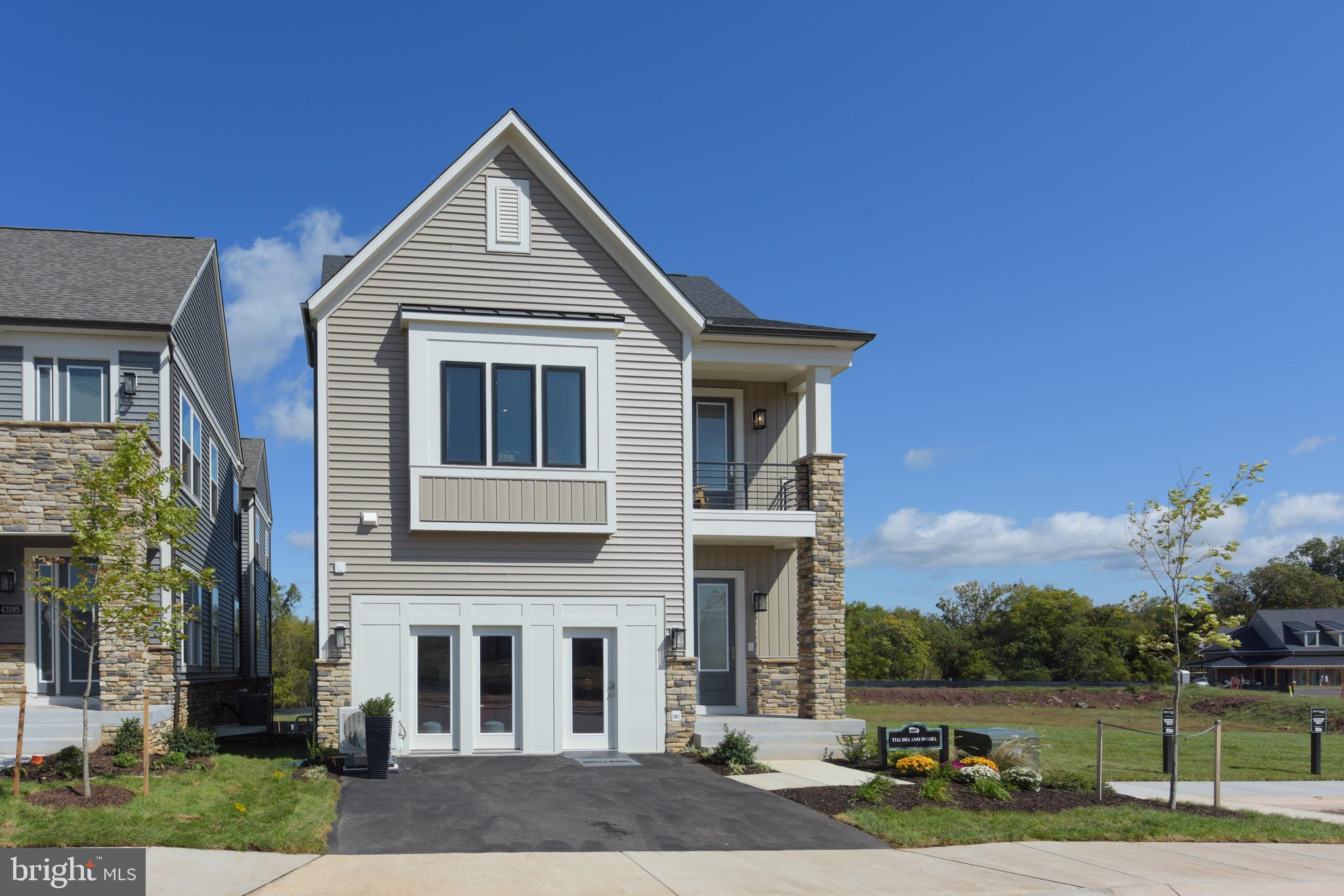 View 1 photos of this 6 bed, 9.0 bath, 8026 sqft single family