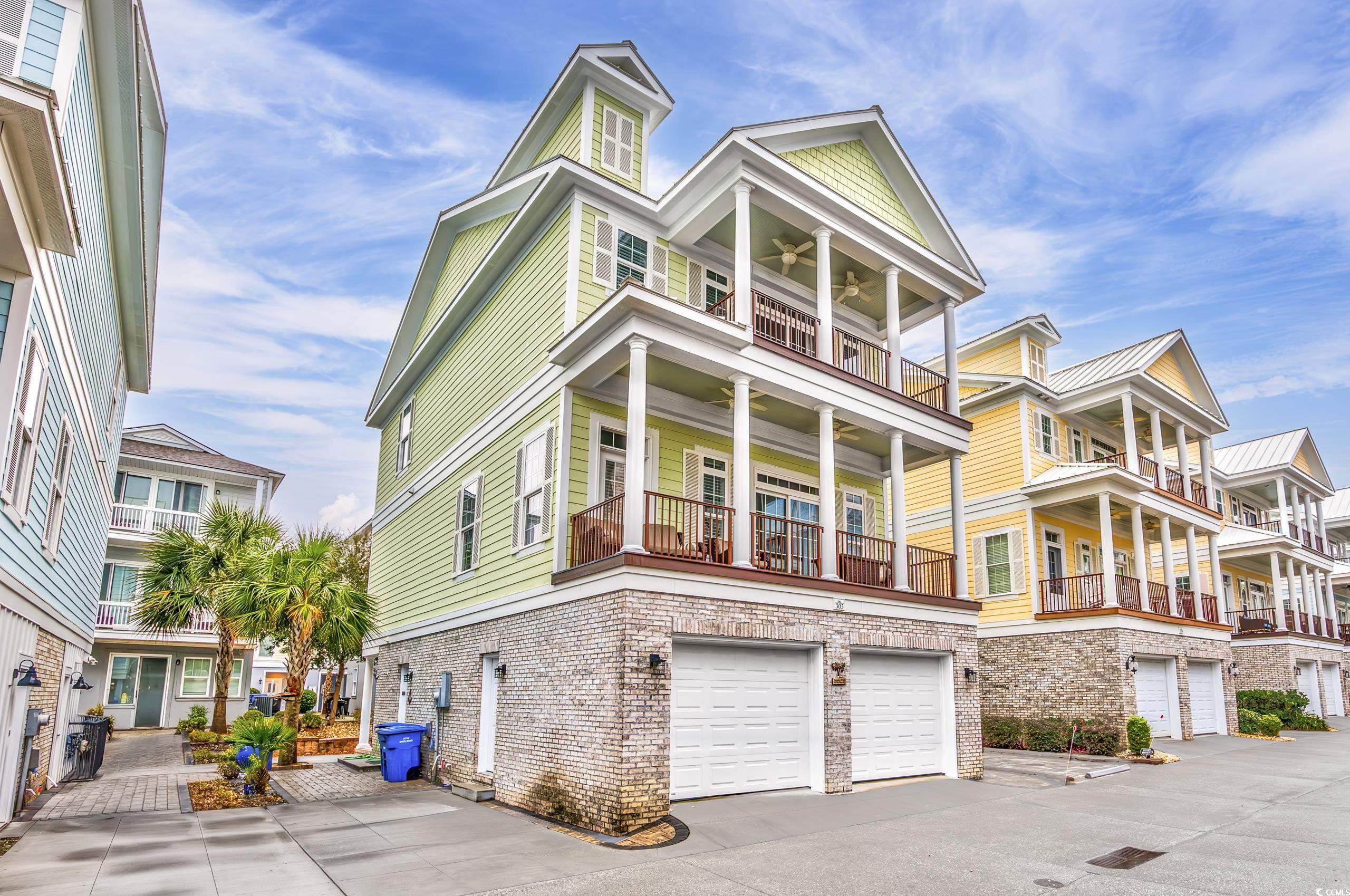 View of front of property featuring ceiling fan, a